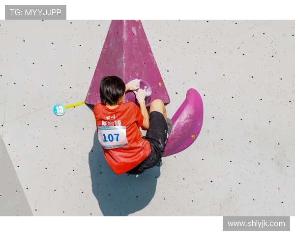 西安飞盘队在世界攀岩锦标赛中以90分稳居积分榜首位