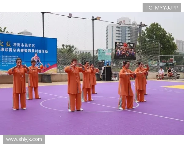 广场舞与篮球少年之间的青春碰撞与文化交融探讨