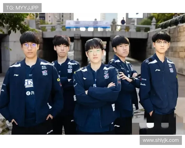 LNG战队在世界大师赛中以61分稳居积分榜首位,展现强大实力 LNG战队在世界大师赛中以61分稳居积分榜首位,展现强大实力