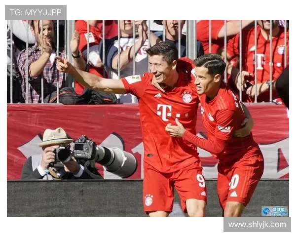 南京足球队以83分领跑世界杯积分榜展现强大实力与团队合作精神