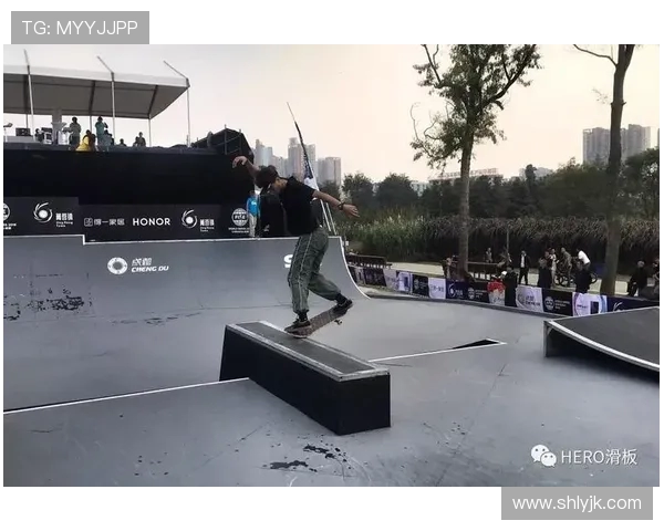 成都滑板队在极限运动嘉年华中以56分稳居积分榜首位